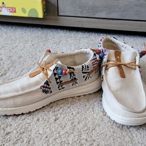 Stylish Hey Dudes Cream with Patterned Accents Size 7